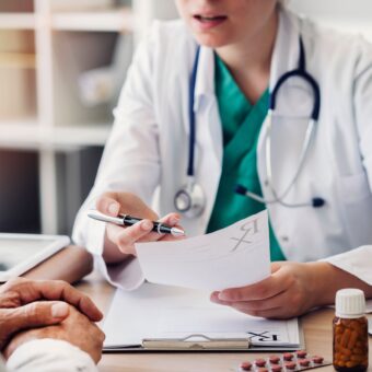 Le DIU Thérapeutique médicales et médicaments chez les personnes âgées vise à mieux maîtriser la prescription médicamenteuse dans la population vieillissante.
