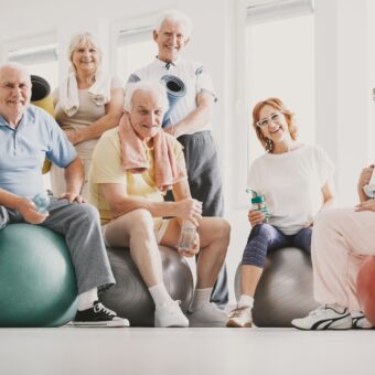 Le CMQ Santé, Autonomie, Bien vieillir forme à l'activité physique adaptée (APA) aux personnes âgées.