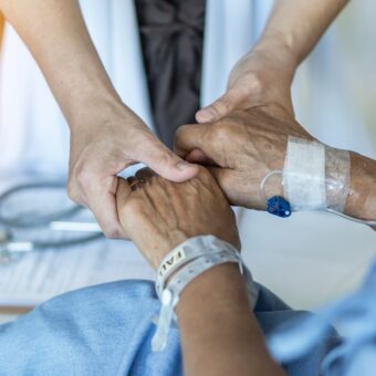 Le Master Santé Médecine Palliative forme les équipes spécialisées en soins palliatifs.