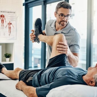 Le Diplôme d’État de Masseur-Kinésithérapeute, préparé en 5 ans, forme des praticiens experts, autonomes et responsables, capables d’exercer dans des contextes variés.