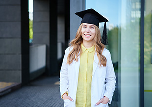 étudiante en formation et diplomée dans un établissement du campus