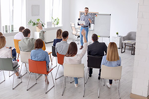 Formateur en ergothérapie qui donne cours