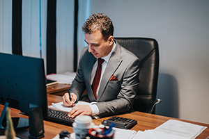 Responsable administratif d'un service social